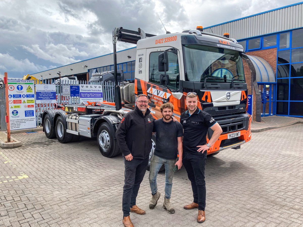 dekbutler2's tweet image. @avawastehalifax take delivery of yet another #Multilift Hookloader. Thanks to Jonny and also Jason @ Crossroads.
#Stunning @HiabOfficialUK @Hiab_USA @Hiabglobal @CrossroadsTruck @VolvoTrucksUK #BuiltToPerform