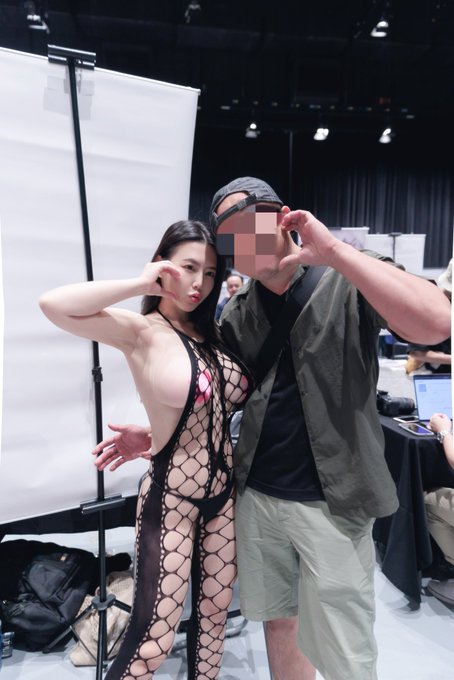 7/15-16 COSPIE成漫展完美落幕啦🎊 雖然天氣炎熱、交通不便&hellip; 但你們還是到現場為倪娜加油打氣 真的讓我很感動  有人擔心老師以後不參展了 請同學們放心😌  只要你們還在 倪娜就有無限的動力繼續下去 這次無法到場的同學別失望 倪娜與你們相約9/3