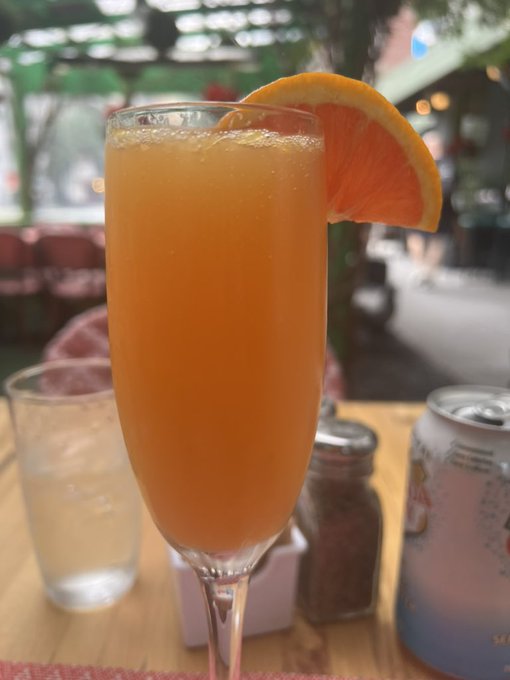 Y&rsquo;all 😳🥰🥰🥰 https://t.co/TxkJVCz50S