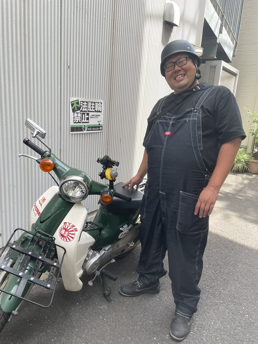 munchs_burger's tweet photo. ゆみこです!
YouTubeをご覧いただき、成田の方からカブを飛ばしてきていただいたお客様(^^)
自分でハンバーガーを作るのが楽しくなったとのこと🍔
暑い中ありがとうございます!
こうやって、お店に足を運んでいただいて嬉しいです😃
#munchsburger
#munchs TV https://t.co/EyqMihglxU
