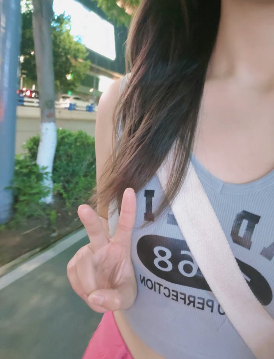 maliya268's tweet photo. 漏个身材
😁

#重庆 #美女 https://t.co/uYLE1vOkBv