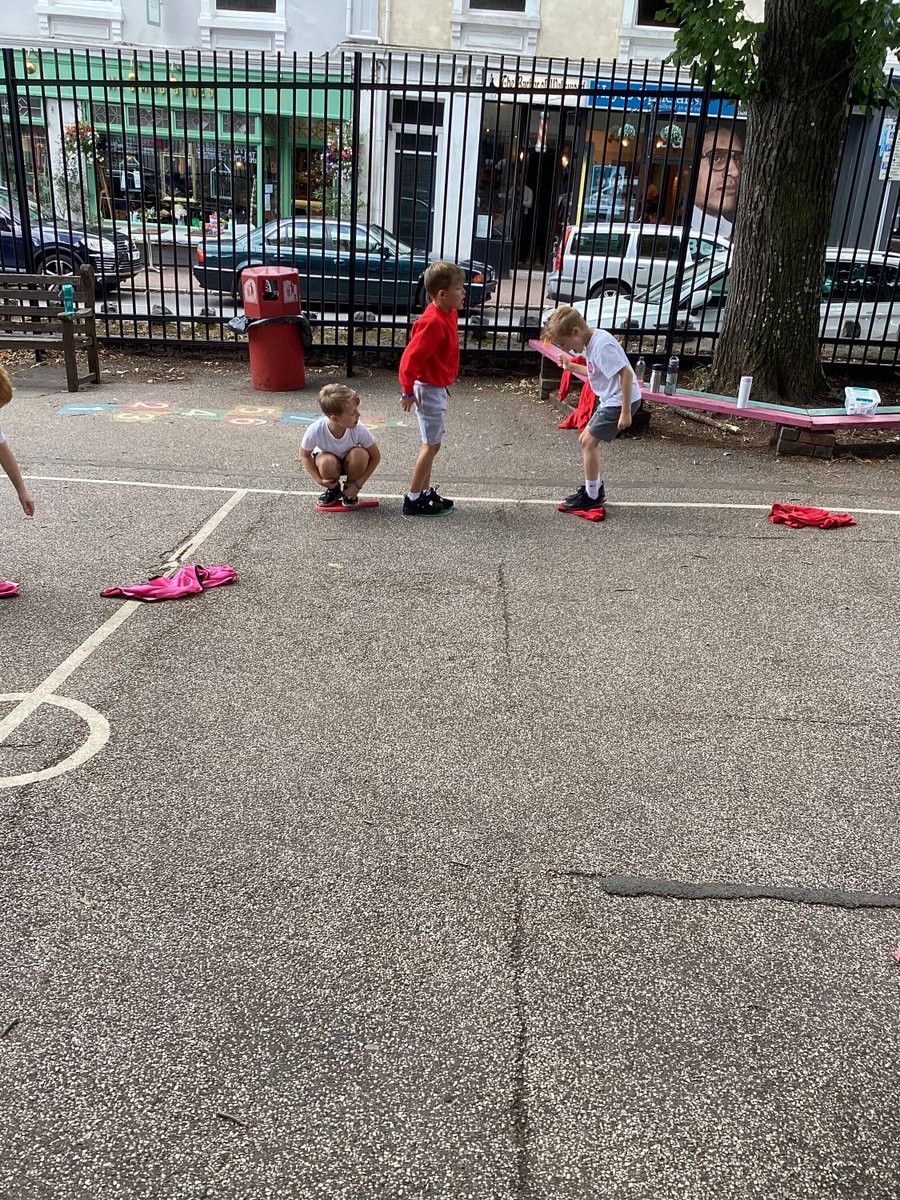 The Beeches  were working as teams this afternoon in PE. Trying to untangle the knot, cross the river and run in relays. Our final lesson as year 2, we were all PE superstars today! Well done Beeches 🌟