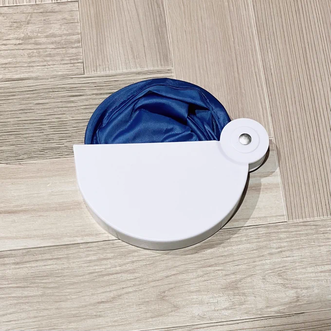 かなてぃ(牛乳瓶の蓋風デザイン)のフォールディングファン届きました!小さく折りたためるうちわです。7/30のブリデで新刊のノベルティとしてお渡しする予定です