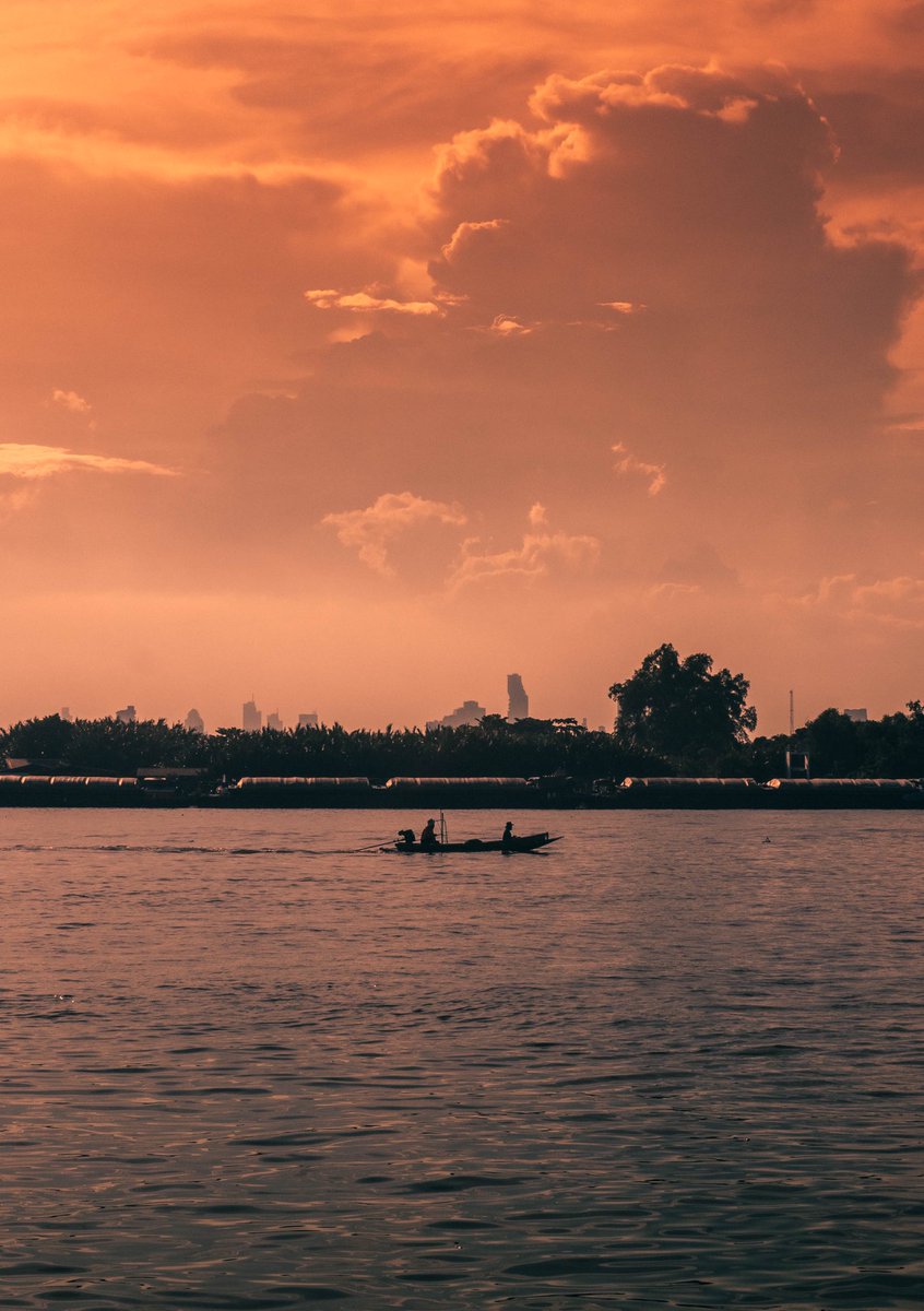 The shades of BKK from nightfall to sunrise