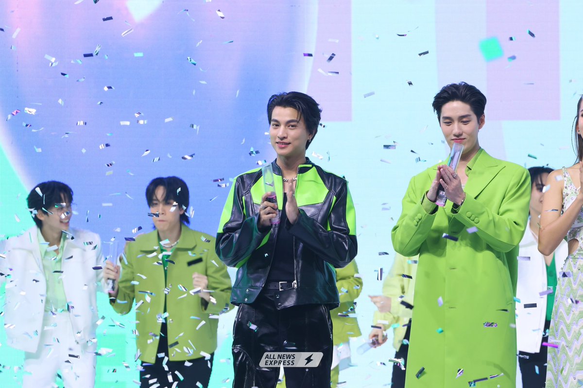 ALLNewsEXPRESS1's tweet photo. โมเมนต์น่ารัก "ช่วยน้องหน่อย" ควันหลงงานเฉลิมฉลอง 15 ปีออปโป้ประเทศไทย พร้อมเปิดตัว OPPO Reno10 Series 5G
#GulfKanawut
#OPPOReno10Series5G_th
#ใกล้กว่าโดดเด่นกว่า
#ThePortraitExpert
#OPPO15TH
#Thanapob_lee
#กลัฟคณาวุฒิ
#โบว์เมลดา https://t.co/yBg7gmM5uM