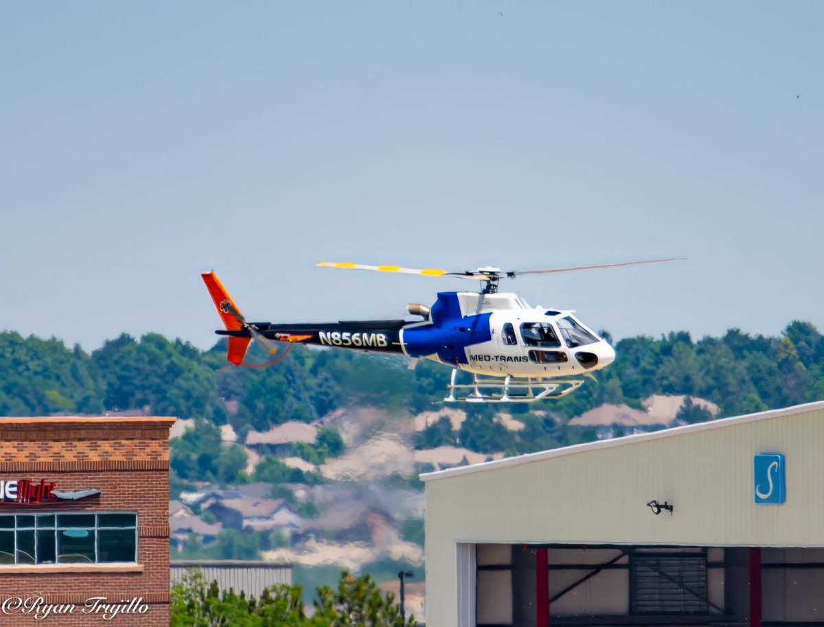 ryantujillo's tweet photo. Happy Whirly Bird Wednesday! We've made it halfway through the week. Let's keep rotating until we reach the end.
#whirlybirdwednesday #avgeek #aviationphotography #medtrans #nikonphotography #medflight https://t.co/pTMeAPMIOr