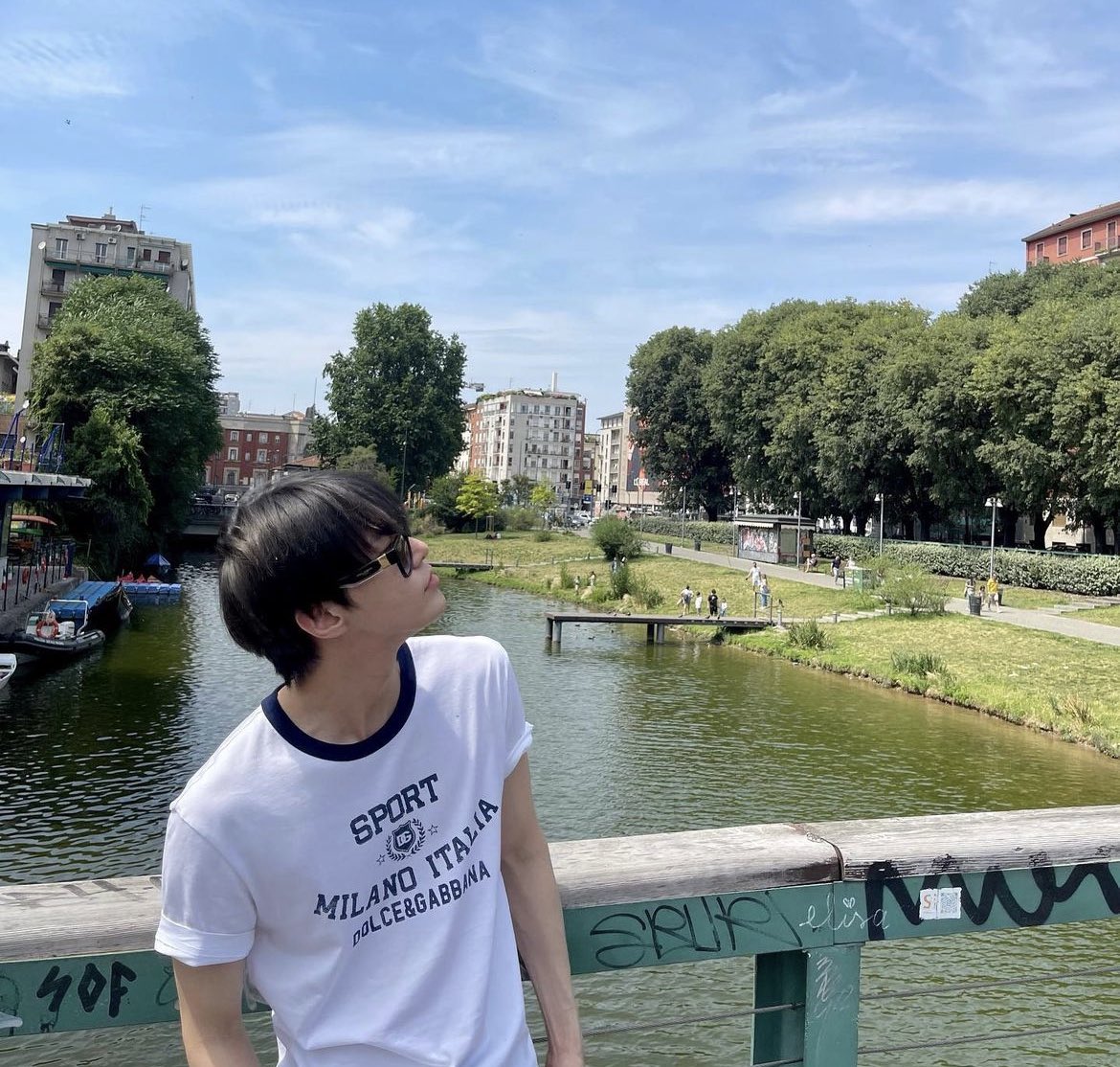 ละแบบหลังวันงาน ชีมีเวลาเที่ยวเล่นไม่กี่ชม.ก่อนต้องบินกลับ ก็คือแบ่งเวลามาให้กำลังใจแฟนก่อนอร่า แล้วค่อยไปเที่ยว ไปถ่ายรูป ละกลับ ยุ่งแค่ไหนก็ต้องมาให้กำลังใจเทอก่อน