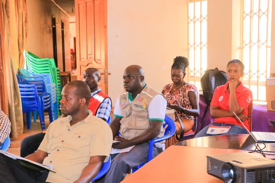 UgandaRedCross's tweet photo. We continue to engage members of the district health teams in Kayunga,Mukono, Buikwe,Buvuma, and Wakiso, districts to share findings of the #COVID19 vaccine perception survey. The intention is to increase vaccine uptake more so to those getting their primary jabs. #VaccinesWorkUg https://t.co/mikpsL57I7