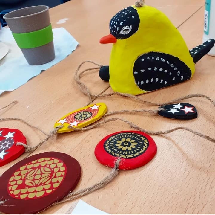 Retour en images sur les Ateliers Créatifs animés à la Marguerite (un mercredi sur deux) par Karine Roquejoffre, salariée de l'association. 

#maladeschroniques #maladiechronique #art #loisirscreatifs #peinture #terre #collage