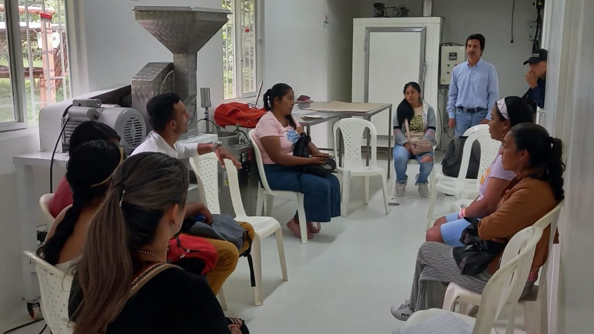 En 📍Florida un grupo de #productores rurales transforman el #plátano y #banano 🍌 en harina, snacks y tostones
Trabajamos en su fortalecimiento organizativo y pautas para la integración entre productores🧑‍🌾👩‍🌾, transformación y comercialización
<a href="/AlcaldiaFlorida/">Alcaldia Florida V</a> <a href="/MinAgricultura/">Min. de Agricultura</a>