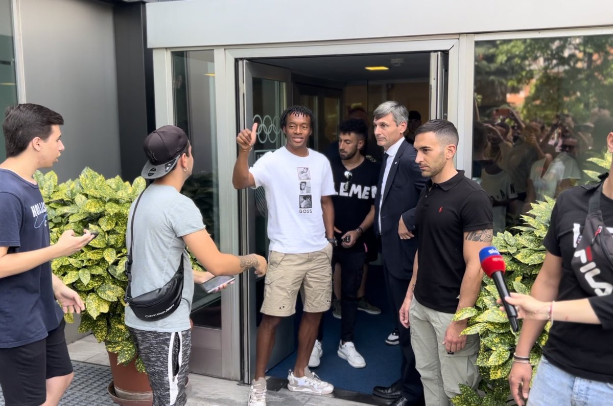 Francescosannaa's tweet photo. basta insultare #Cuadrado non posso mettere like a tutti i commenti/post 🥲

#CuadradoOut https://t.co/PuZulkhSNo