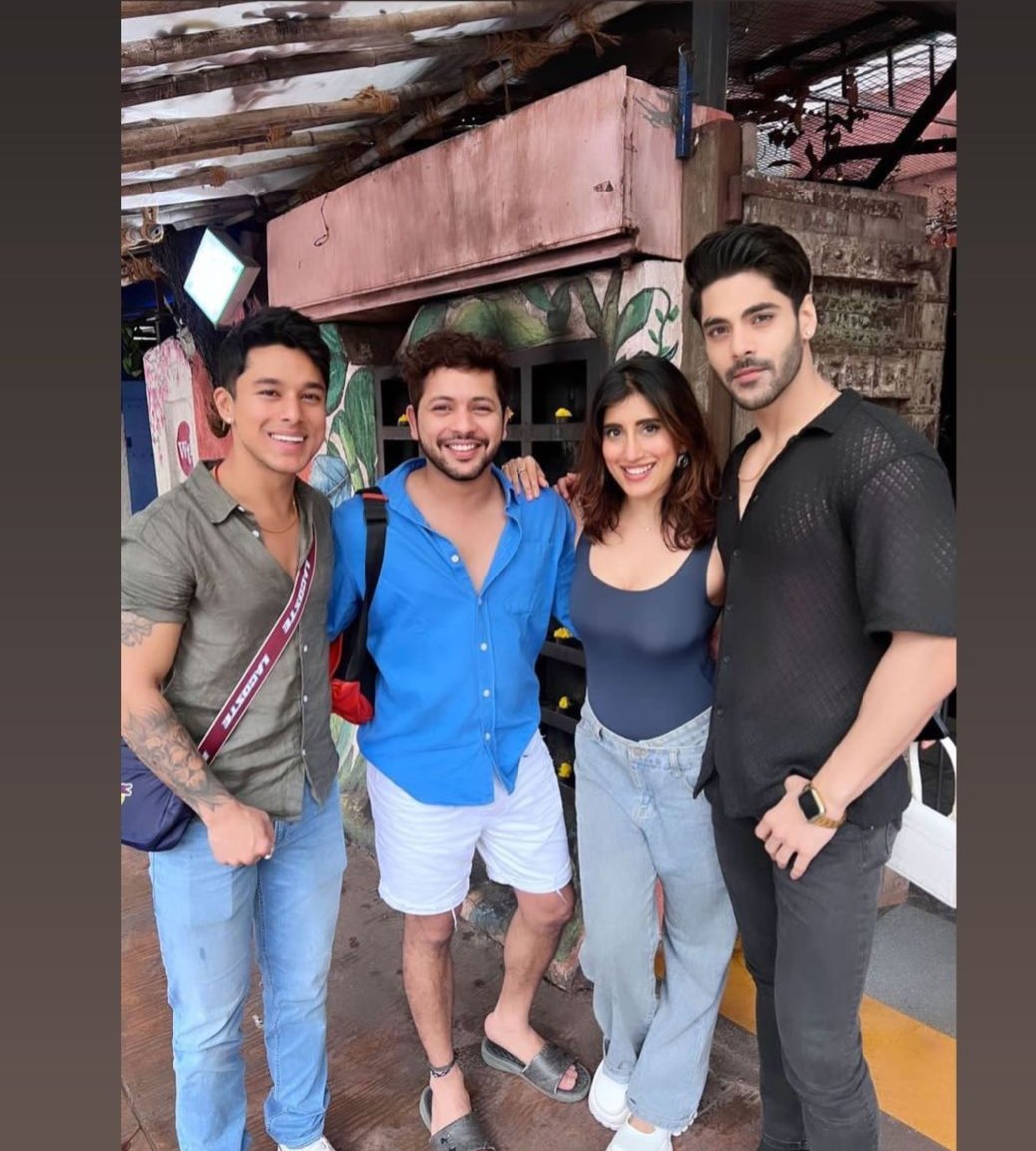 Forever4Pratik's tweet photo. Most ignored contestant in the first week of bb15 to the most loved contestant having most friends n maximum shipping hashtags😎
#Prakasa
#Prasha
#Pranisha
#Pranish
#PraSim
#Pratej
#Praleena
#SalTik
This is how you earn love like @praticksejpal 🫶

#PratickSejpal
#PratikSehajpal https://t.co/EnoseYSaM5