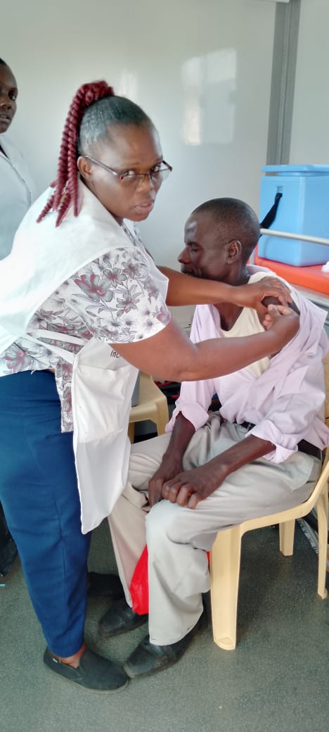 Amref_HTech's tweet photo. We remain guided by our mission to boost COVID-19 vaccine uptake and address other diseases like NCDs. Using #AmrefMobileClinic, we're taking healthcare services closer to the people ensuring that no one is left behind. #HealthForAll #Amref4PHC @Shakwei https://t.co/MMw8FONy0u