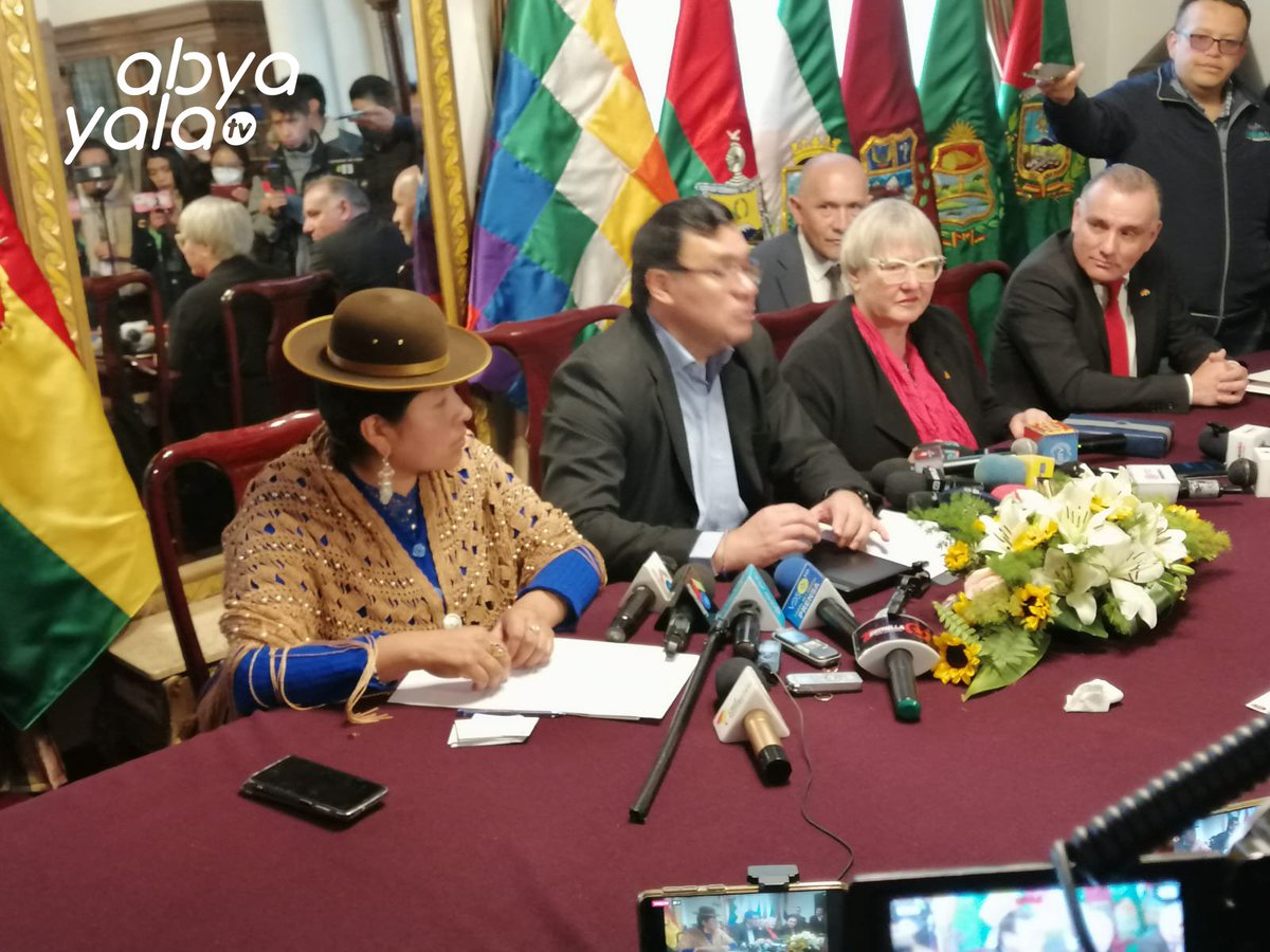 #AbyaYalaTv 
Una delegación de parlamentarios alemanes se reúne con miembros de la Asamblea Legislativa Plurinacional, para fortalecer lazos de amistad y de cooperación
Visitarán Santa Cruz y Potosí en los próximos días para conocer el proyecto del #litio y de una central eólica.