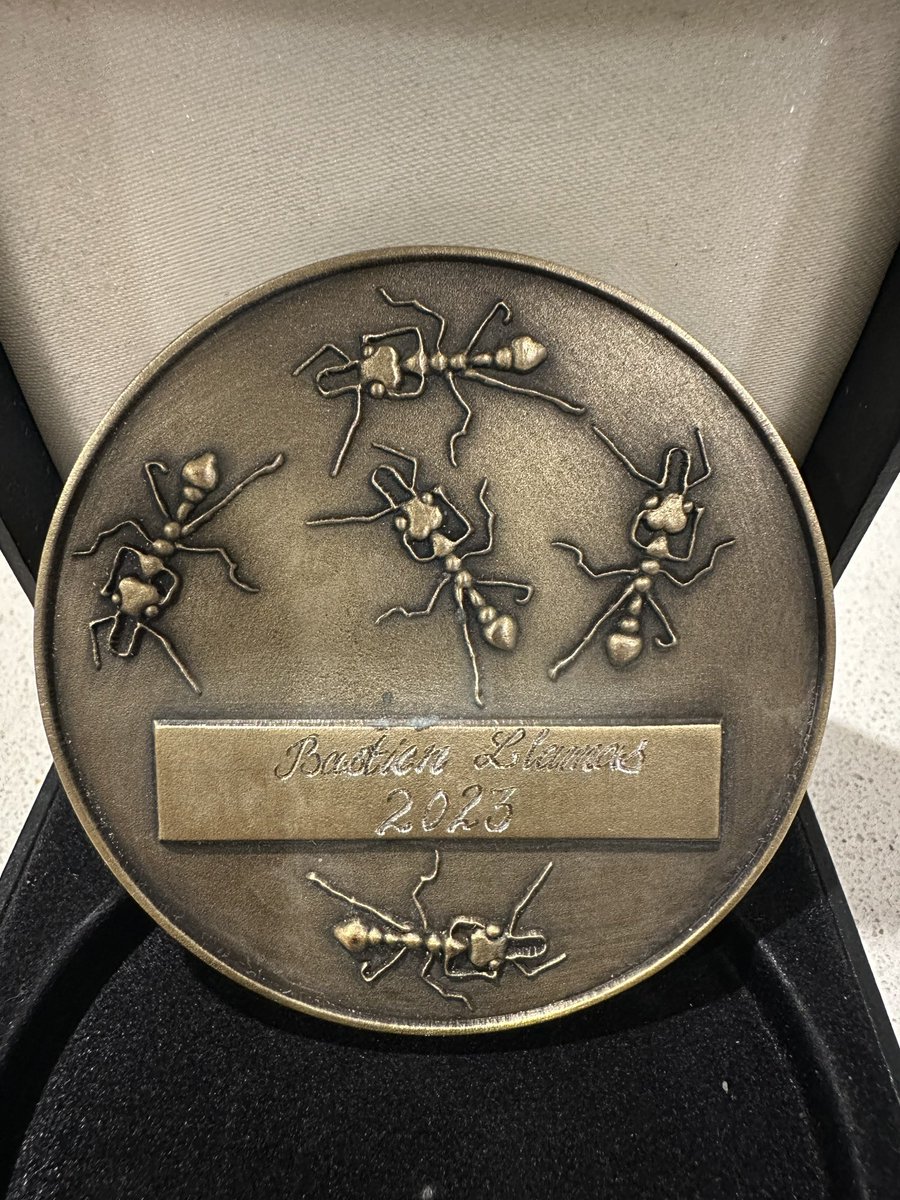 I am beyond honoured to receive the @GeneticsAus Ross Crozier medal for outstanding contribution to the field from a mid-career researcher. #ICG2023 @UofA_SET

This award is not mine alone, and I am grateful to the many people whom I met along the way. It does take a village…