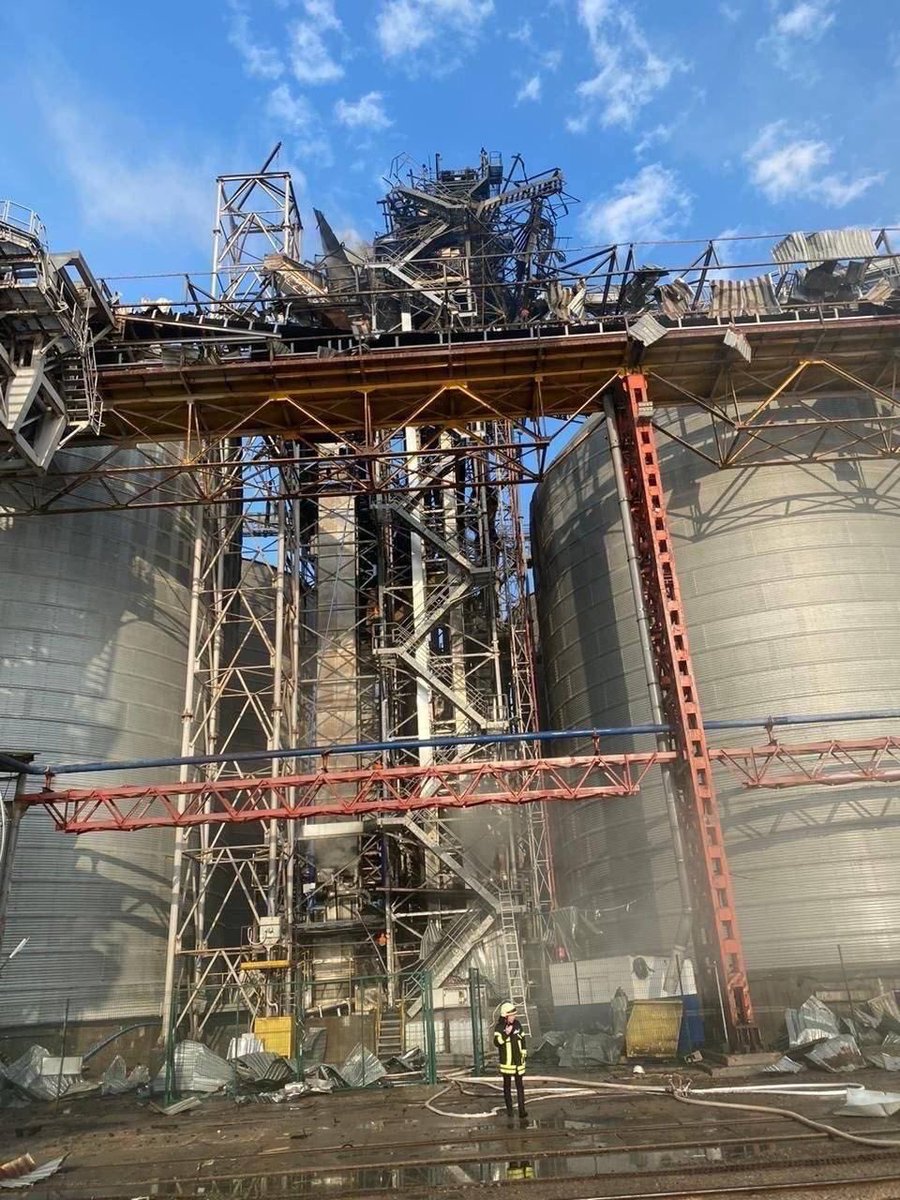 maria_drutska's tweet photo. 60,000 tons of grain were destroyed at the “Chornomorsk” port as a result of russian shelling on the night of July 19, according to Ukraine's Minister of Agrarian Policy and Food, Mykola Solskyi.

The grain that was destroyed by the russians today was supposed to have been loaded onto a large tonnage ship and dispatched via the grain corridor 60 days ago.

📷: The attacked of grain terminals and port infrastructure in the “Odesa” and “Chornomorsk” ports
