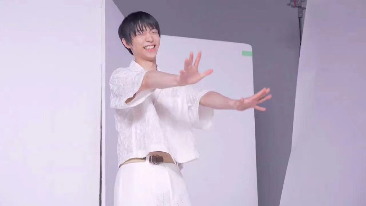 Robin_Yuzuru's tweet photo. 亲爱的柚子，一周年快乐！
希望你一直开开心心的，一生应援！😍😍😍
😘😘😘
#羽生結弦選手プロ転向1周年おめでとう 
#ProudOfYuzu
#GoldenHanyuVersary
#羽生結弦 https://t.co/kHzzI2uYOo