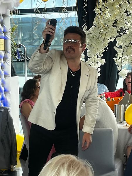 #TestimonialThursday a fantastic review with some extremely kind words for our George Michael tribute act, Wayne Dilks after Nicola booked Wayne to perform at her husband's 50th Birthday last weekend! 👏

Check out Wayne Dilks here: rb.gy/kp3jt