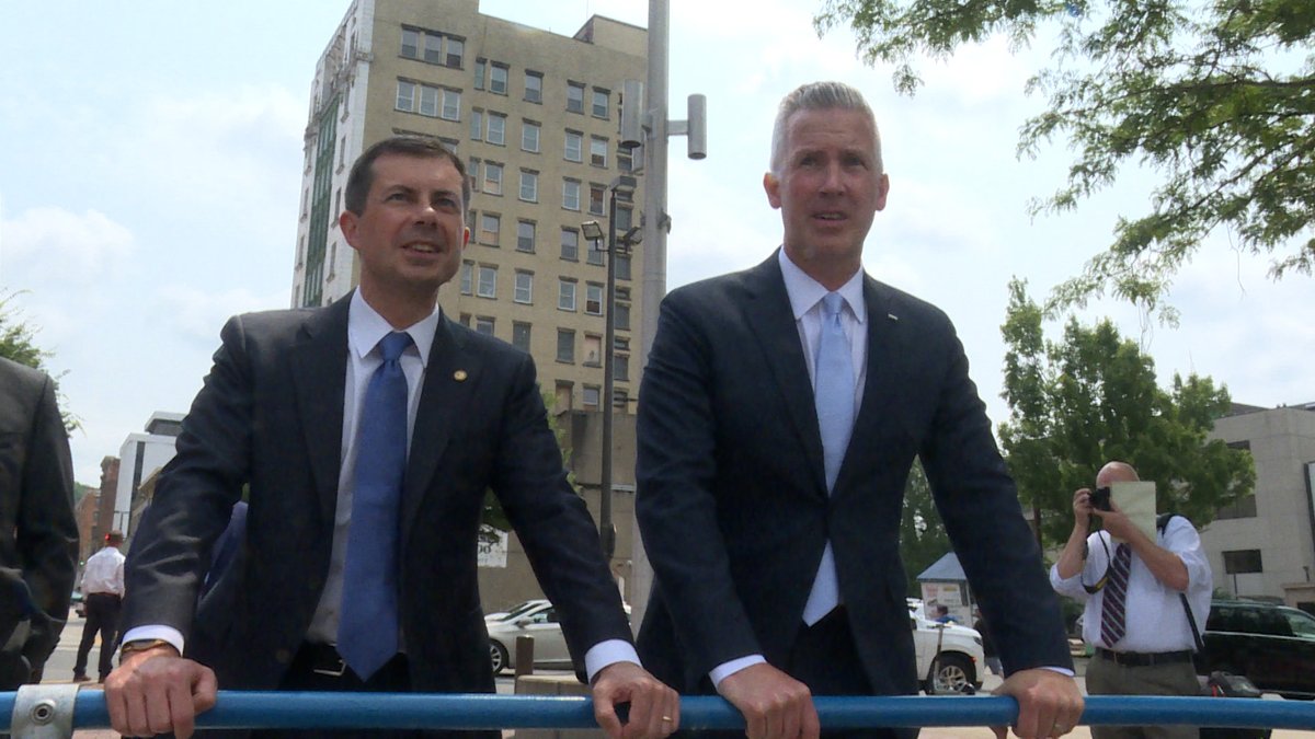 ICYMI: Here's a recap of <a href="/SecretaryPete/">Secretary Pete Buttigieg</a> visit to <a href="/CityofWheeling/">City of Wheeling, WV</a> on Tuesday. 

He toured downtown to check on the Streetscape Project. <a href="/WTRF7News/">WTRF 7News</a> 

Read more --> wtrf.com/wheeling/a-pro…
