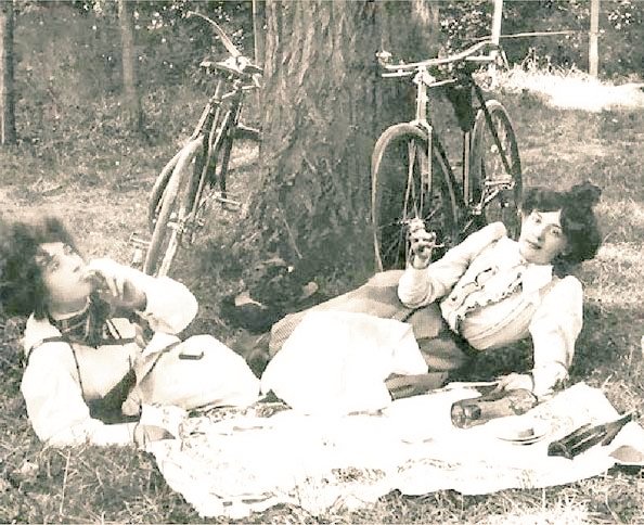 Bicycles brought unprecedented freedom to many women including those who were artists, creating a change in restrictive clothing, independence of movement and were an iconic symbol of early Western feminism. #WomensArt