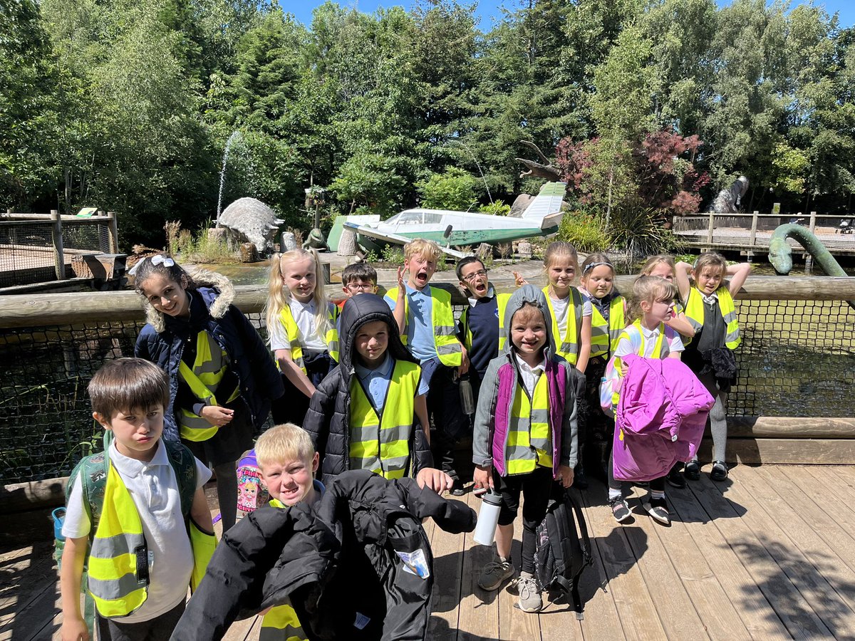 fletcher_fs's tweet photo. @wild_bank y2/3 have had a wonderful day at Blackpool Zoo. We visited the sea lions then had a lovely walk around the rest of the zoo. We particularly enjoyed watching the giraffes. @TrustVictorious @MsSteeleWB https://t.co/vgEhbHeC3V