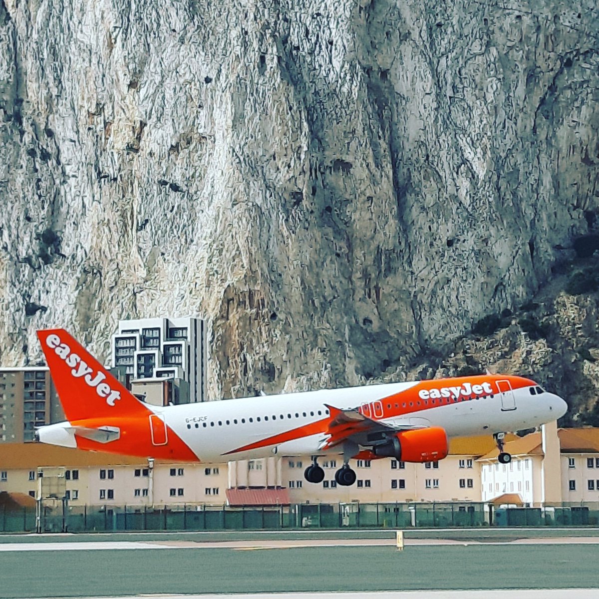 Recently acquired by Easyjet G-EJCF arriving to GIB from LGW today 19/7/23 @easyJet @Airbus @visit_gibraltar @GBZinsight