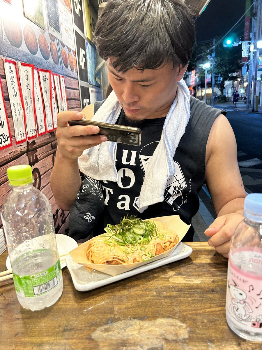 shimokitapw's tweet photo. ご来場いただいた皆様、配信をご購入いただいた皆様、PayPayにてご馳走してくださった皆様、選手スタッフの皆様、ありがとうございました☆
ARENA下北沢マットプロレスの中で過去最高ベスト興行だったように思います。
今日は室田さんとたこ焼きを食べています。
#しもきたプロレス https://t.co/n8u7WxYS6q