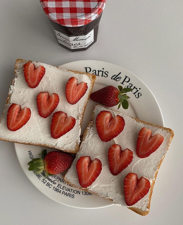 prettiestavenue's tweet photo. strawberry <3 https://t.co/7tvkQFMPvw