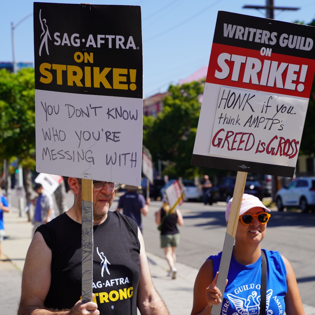 sagaftra's tweet photo. LA #sagaftramembers REALLY know it's a #HotStrikeSummer. So don't forget your sunscreen and water bottle while you're on the #SAGAFTRAstrike picket lines! #SAGAFTRAstrong

🪧 Picket locations and more info at https://t.co/EE6qPXDi3T. https://t.co/AJmiTKedis