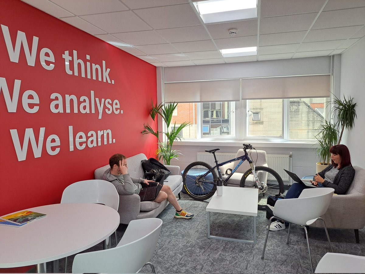 DuncanGuest's tweet image. Transport Psychologists @DrAndyMack &amp;amp; @FranPilkington hard at work- with appropriate props. 
@ntuTRIP