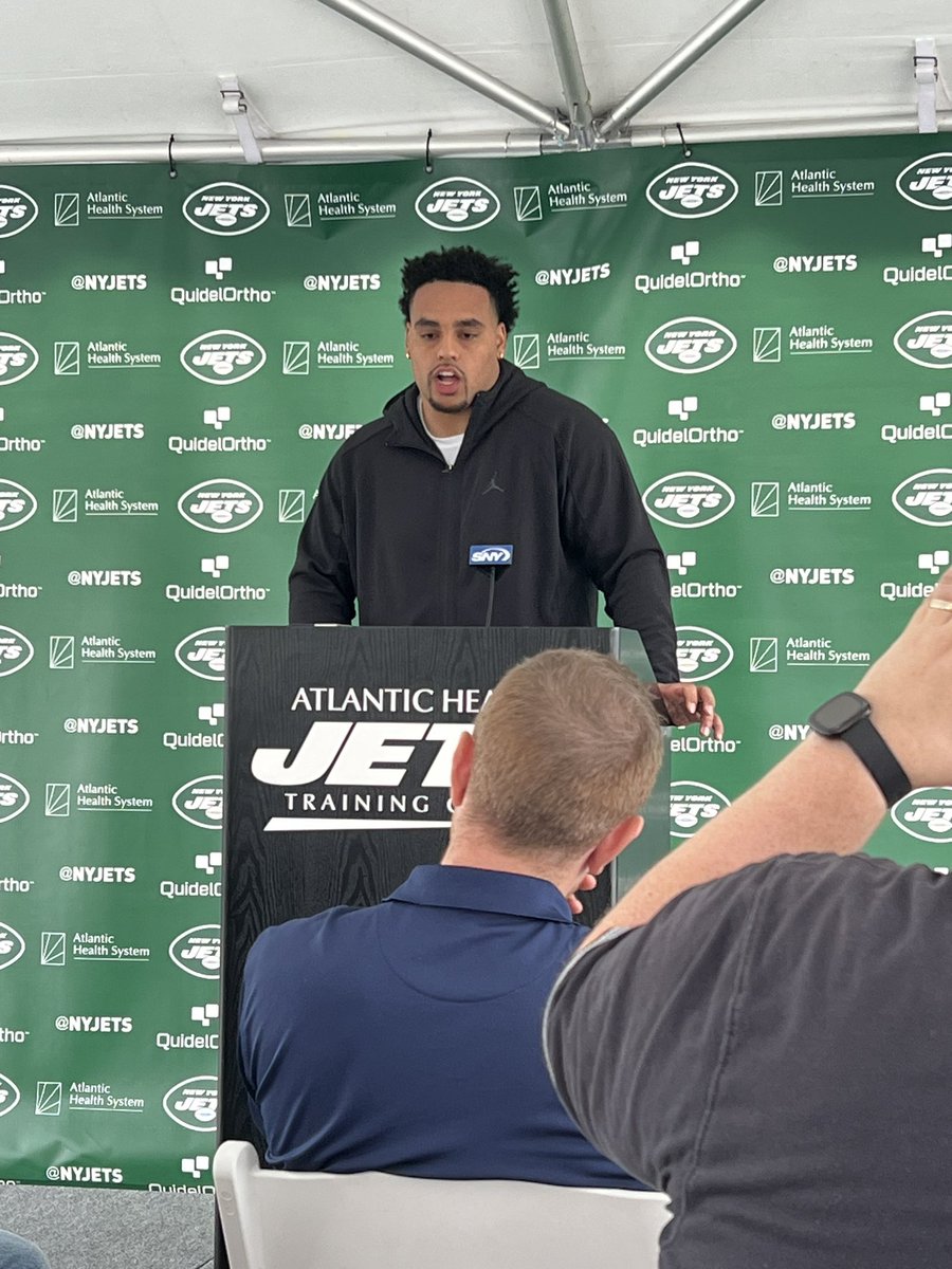 AVT is the first to speak today, says his “plan is to stick at right guard this year” #Jets