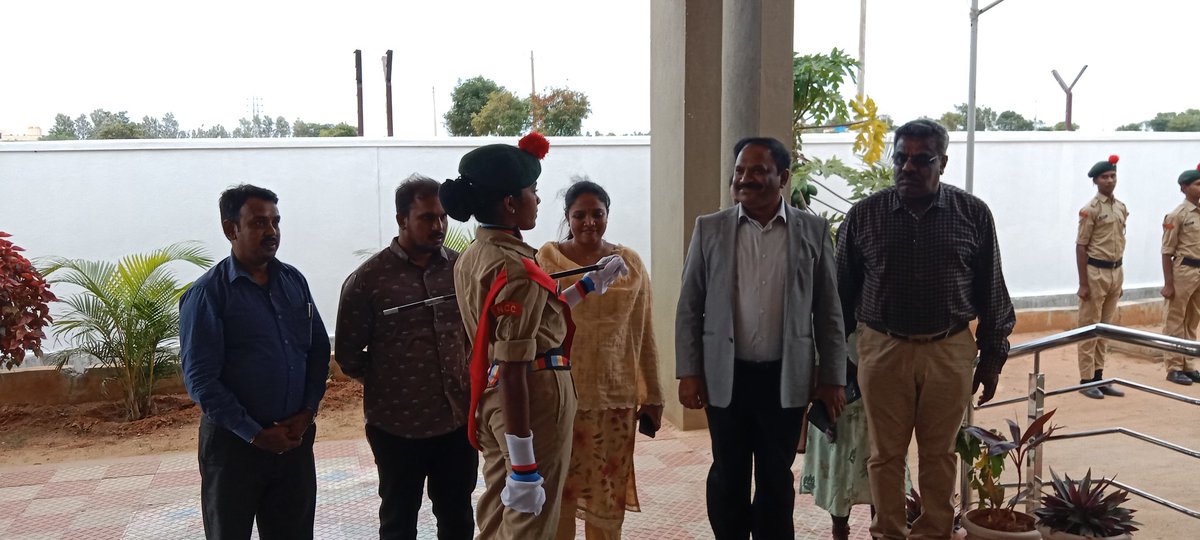 MMDRSKolar's tweet photo. @DOMGOK @deokolar @dckolar 
Today, Sri Akram Pasha I.A.S
Hon'ble Deputy Commissioner &amp; 
Smt. Venkatalakshmi K.A.S 
Hon'ble Asst. Commissioner of Kolar District paid a visit to our school,,,, https://t.co/lN7QS1L3Gd