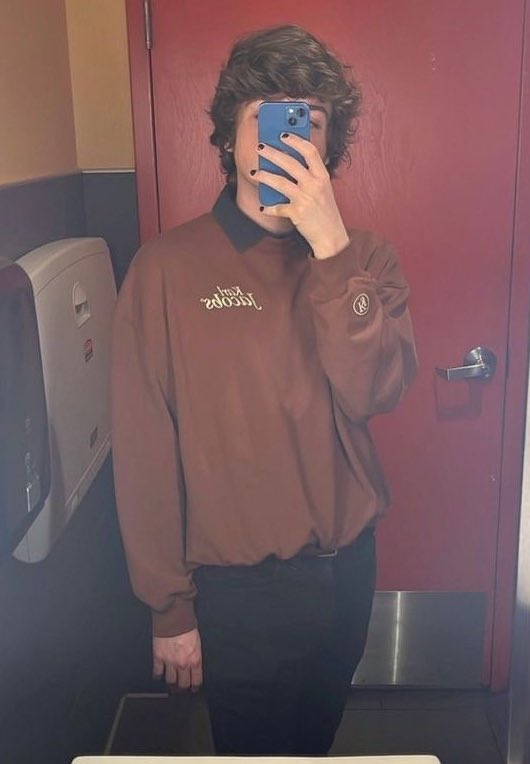 ‧₊˚✧[happy karl day !!! ]✧˚₊‧

╰┈➤ #honktwtselfieday 
        - rts appreciated :D