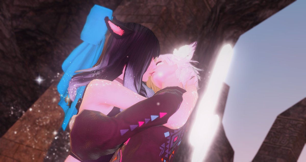 spaceprincessy's tweet photo. Hey, you know what day it is?

Woman crush Wednesday 🤭

An unexpected kiss...! 😳👉🏻👈🏻

3/3

- with @starpuppyXIV

#ffxivsnaps || #miqote || #reshader || #gposers || https://t.co/z73PvWp4IS
