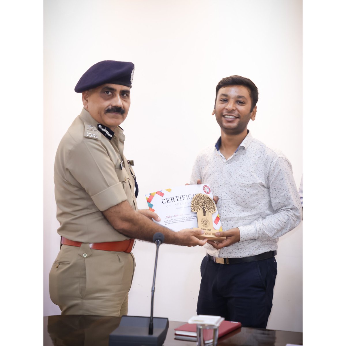 ShahManthans's tweet photo. Mr. Samsher Singh, the commissioner of Vadodara, provided support and direction for the work completed by the Baroda Youth Federation's joycation Programme. @Shamsher_IPS @BarodaYouth https://t.co/pX4CzJeD1d