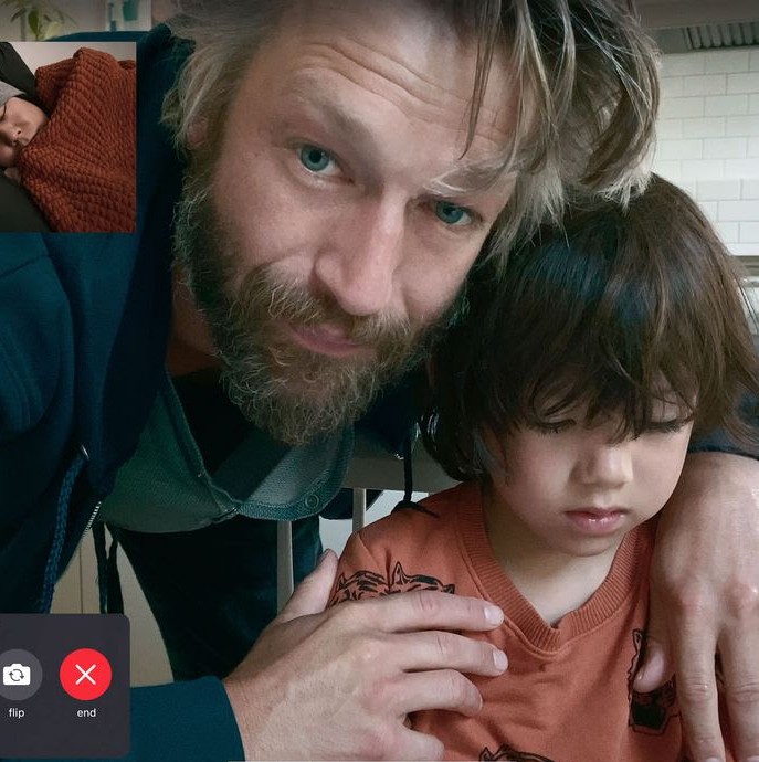 CarisiGirl80's tweet image. Peter with a beard is a thing of beauty. Little Leo Bai-Scanavino was a scene stealer in "Social Distance". 
#SocialDistance #LeoBaiScanavino 
#TheBeard #Greg
#PeterScanavino