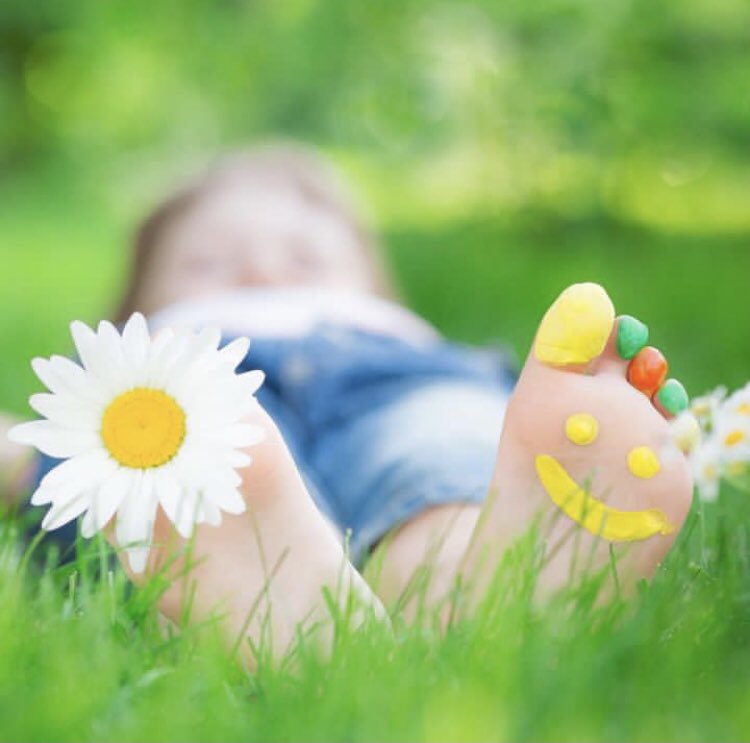 An easy and healthy way to slow down is to take time throughout the day to #pause and think about what you’re #grateful for…this will automatically ground your nervous system.⁠

#reducestress⁠ #womanexecutives #executivehealth