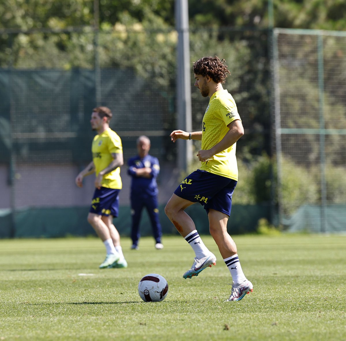 Fenerbahce's tweet photo. 📸 Günün ilk antrenmanından fotoğraflar. https://t.co/dRKmdVjjFE