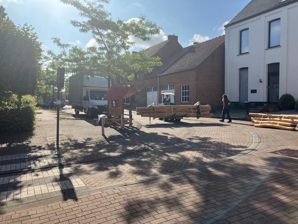 rob_televisie's tweet image. In #Diest is een aannemer gestart met de inrichting van de gloednieuwe ontmoetingsplek "Hamelterre" in #Deurne. Er komen onder andere speeltuigen en picknickplaatsen. Het is één van de projecten van #DiestDurft. #robtv #robnieuws