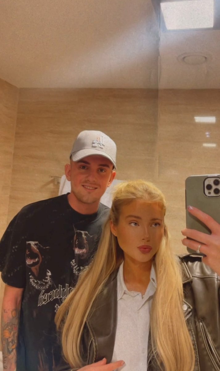 FurzerAaron's tweet photo. Happy birthday @SilcockAlicia have an amazing day! Love you lots 💙 https://t.co/UzHWjYDtVe
