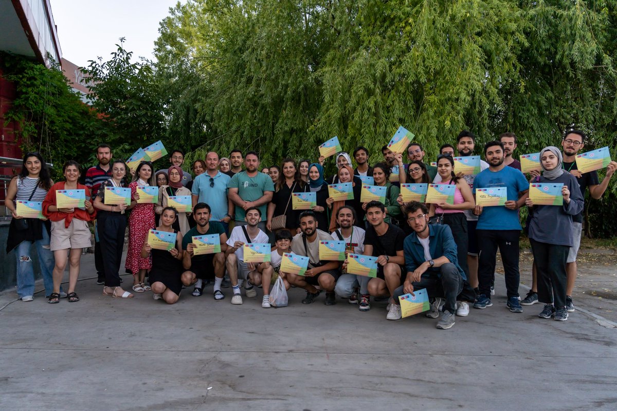 🔍 İklimsel gözlemler etkinliğimizde, bir adımla başlamanın gücünü hissettik!
💡💚 Sürdürülebilir bir geleceğe doğru, iklim değişikliği ve sürdürülebilirlik temalı projemizde bize destek veren tüm kurum, kuruluş ve işletmelere sonsuz teşekkürler! 🌟🙏 #herseybiradimlabaslar