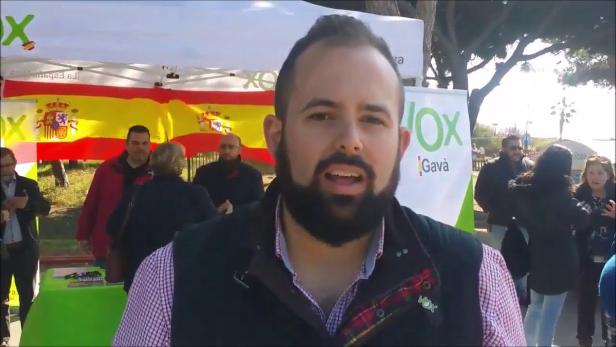 FonsiLoaiza's tweet photo. Este ultraderechista se llama Santiago Contreras y fue coordinador de VOX en Gavà. Hoy ha sido condenado a prisión por dar una paliza a un joven brasileño al grito de "negro y maricón de mierda". Es íntimo amigo de Garriga, líder de VOX en Catalunya. https://t.co/gtsyJuvHJh