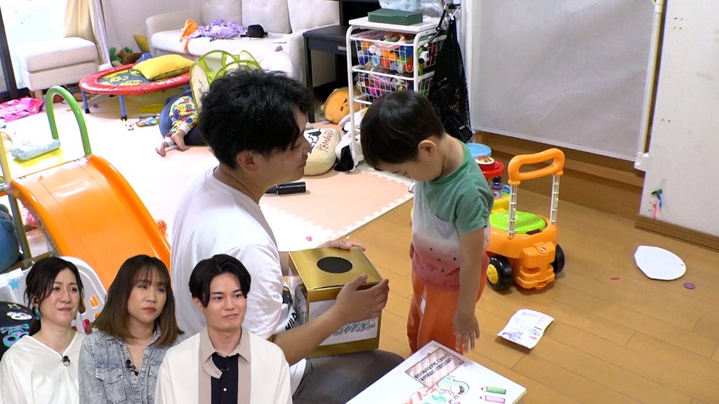 _HappyBoy's tweet photo. このあと、よる7時25分からはNHK Eテレ『ハロー！ちびっこモンスター』がはじまります！
今回は兄弟喧嘩に悩むご家庭です。叩いたりつねったりトラブルが続きますが、お助けアイテムで見事に解決するのか？
お兄ちゃんの「だってパパと一緒にいたいから」という言葉の意味は？
ぜひご覧ください😊 https://t.co/quf9715KBW