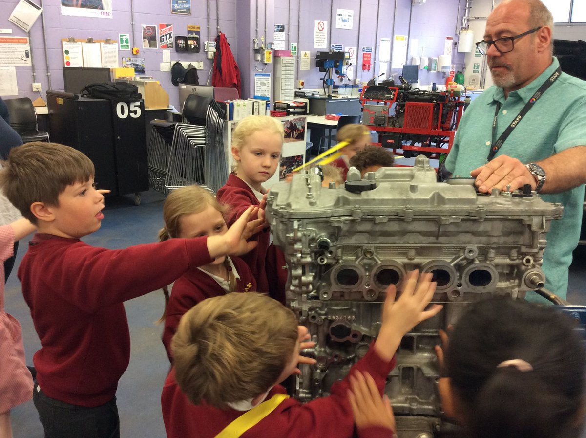 SandlingsP's tweet photo. Year 2 had an amazing skills day learning about the use of ICT in 11 different jobs! Thank you @WestSuffolk @SuffolkOne Suffolk One https://t.co/dj2x7rMg13