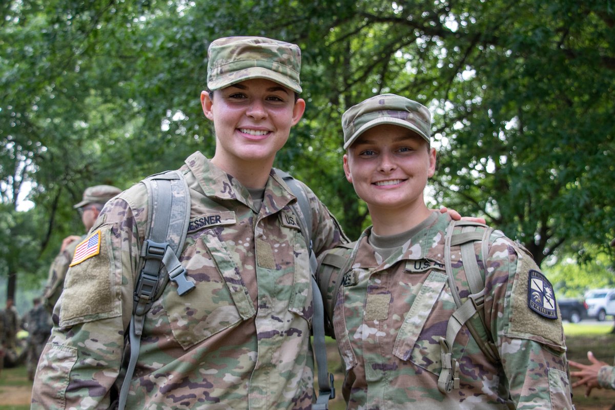 TRADOC's tweet image. Congratulations to 3rd Regiment, Advanced Camp on graduating #CST2023! Well done! 👏 👏 

#VictoryStartsHere #LeadershipExcellence 
@usarmy @tradoccg @tradocdcg @tradoccsm @armyrotc