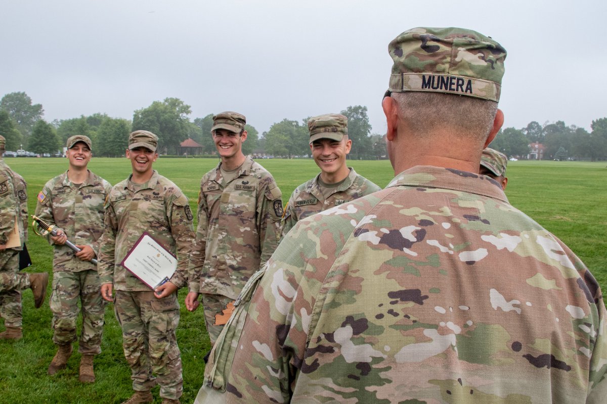 TRADOC's tweet image. Congratulations to 3rd Regiment, Advanced Camp on graduating #CST2023! Well done! 👏 👏 

#VictoryStartsHere #LeadershipExcellence 
@usarmy @tradoccg @tradocdcg @tradoccsm @armyrotc