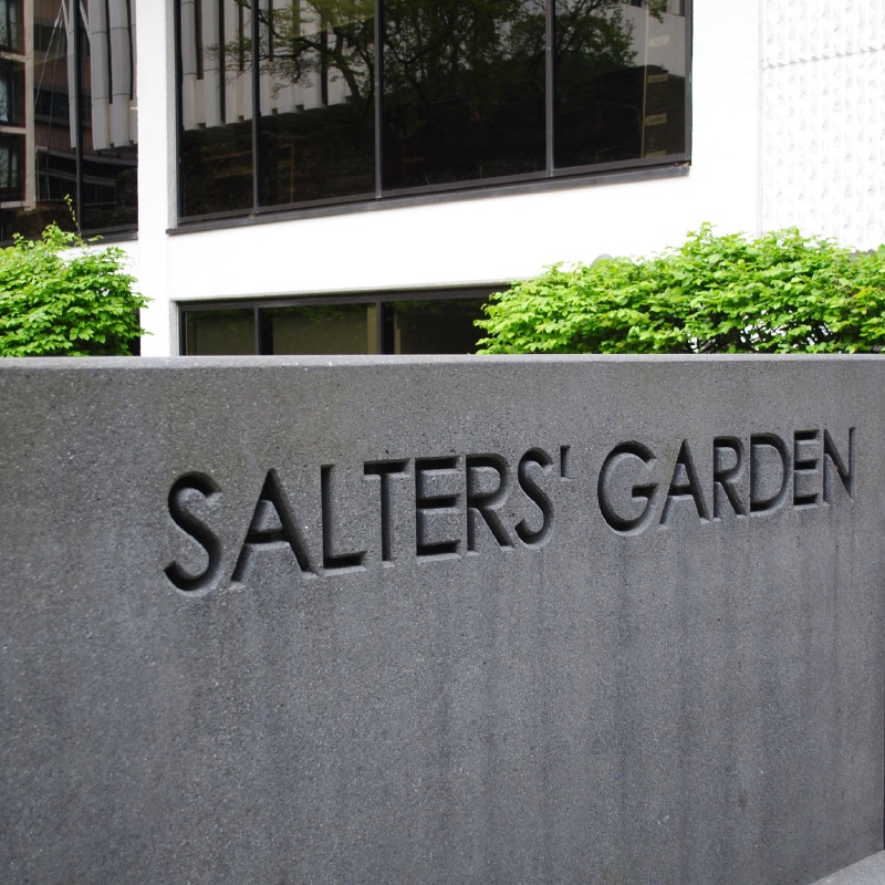 SaltersHall's tweet photo. Salters’ Garden provides a peaceful retreat for visitors, offering a tranquil escape from the urban environment and creating a harmonious balance between nature and architecture.

#SaltersHall #LondonVenue 
#HistoricalVenue #CityVenue #EventVenue #CorporateEvents #EventSpace https://t.co/0jovF6HxtL
