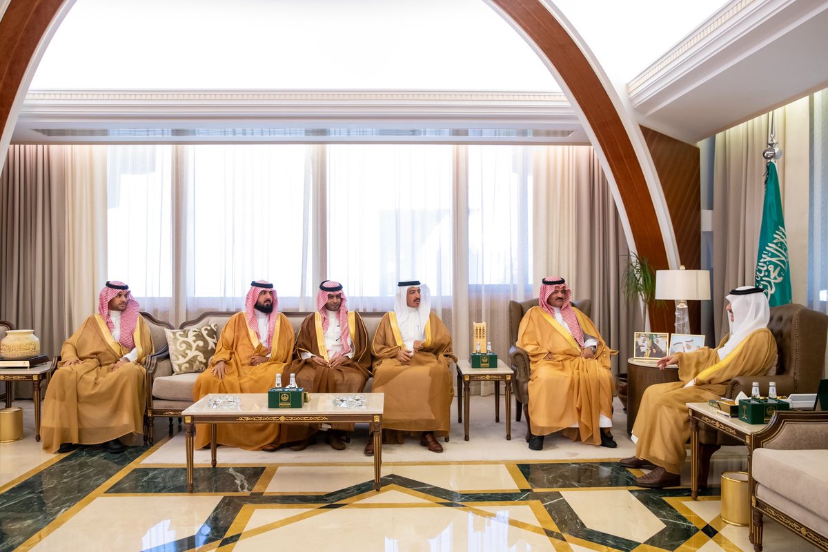 emara_sharqia's tweet photo. استقبل صاحب السمو الملكي الأمير سعود بن نايف بن عبدالعزيز
#أمير_الشرقية
في مكتب سموه بديوان الإمارة اليوم الأربعاء ،رئيس مجلس إدارة غرفة حفر الباطن الأستاذ سلمان العقيل يرافقه أعضاء المجلس ،بمناسبة بداية الدورة الجديدة لمجلس الإدارة. https://t.co/HBOdoi0vi9