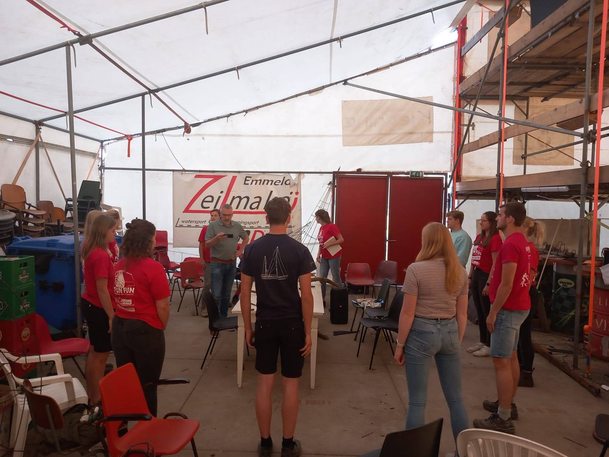 THEATEROEFENING BIJ FUN FUN
De artistieke waarde van Corso Sint Jansklooster zit ook in de muziek en choreografieën die zich op de creaties afspelen.

Om die optredens in het corsoweekeind perfect uit te voeren, vinden er vele repetities plaats. @Corsogroep Fun Fun is druk bezig.