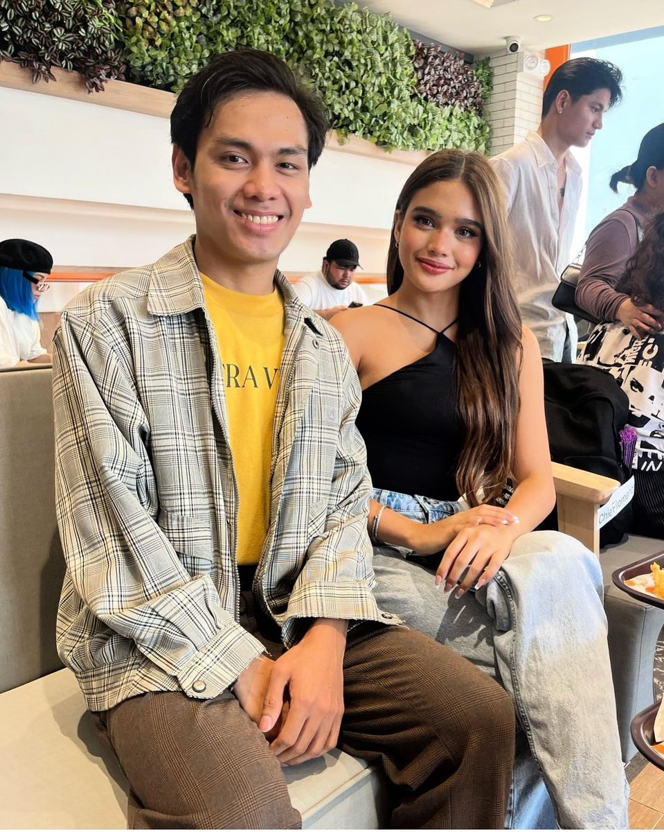 nicslovescriza's tweet photo. Criza at the @Popeyes Quezon Ave. Grand Opening

#CrizaTaa|@mscrizataa https://t.co/tAcx7kNyzt